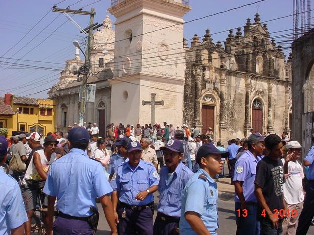 Desde La Merced  llovian  piedras y morteros de las supuestas pandillas del alcalde